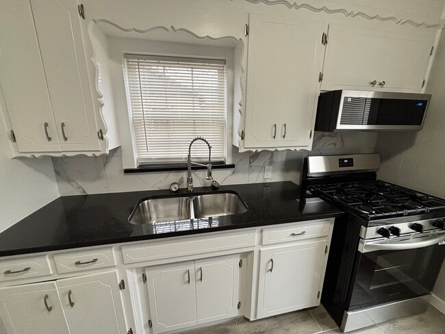 Building Photo - Remodeled 2 bedroom, 1 bathroom house with fenced yard and garage