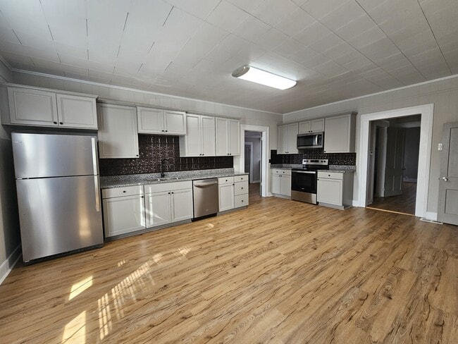 Building Photo - 359 Flat Rock Rd