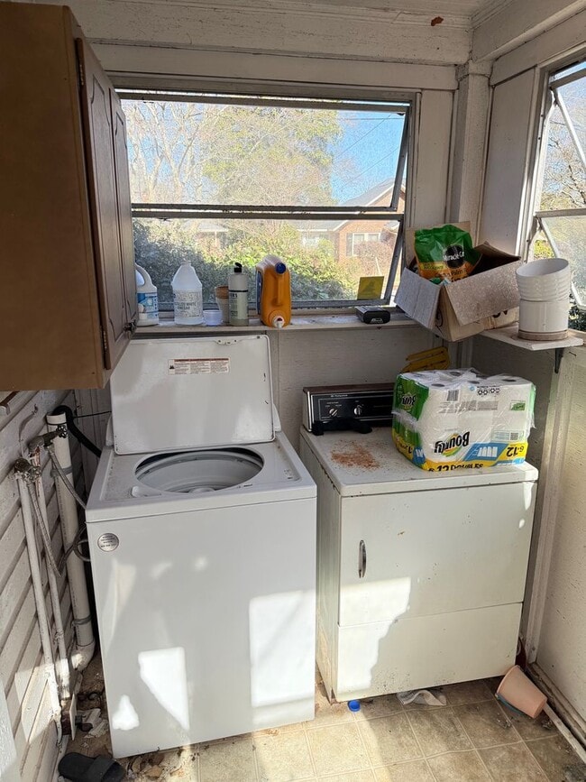 Building Photo - 2BR Normaltown Home