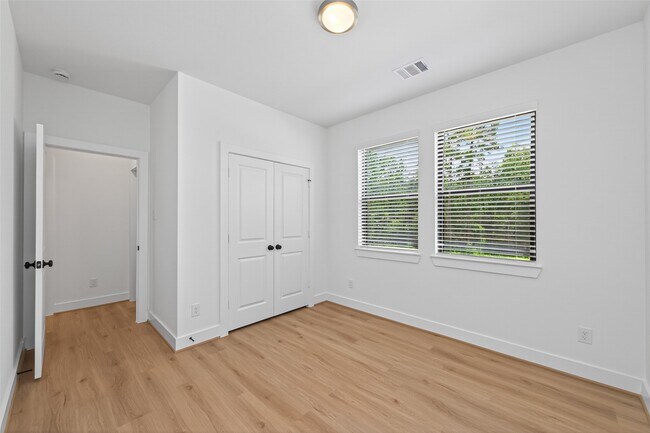 Building Photo - 7802 Longhorn Ballroom Dr