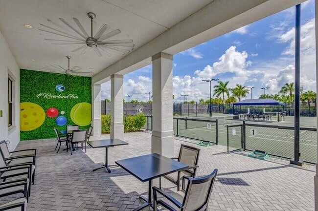 Building Photo - 11583 SW Oceanfront Ct