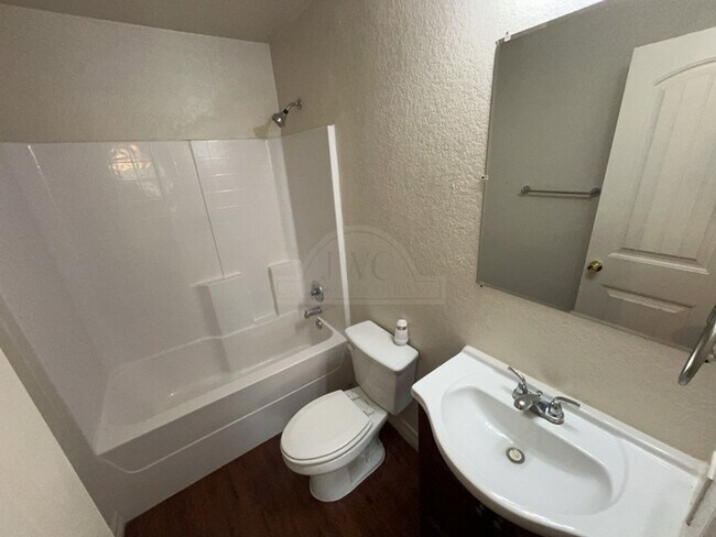 Building Photo - 1603 Massey St