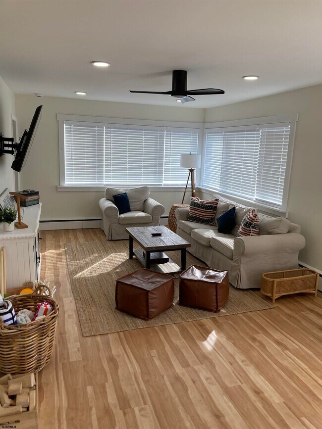 Building Photo - 273 38th St S