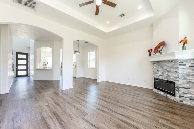 Building Photo - 427 Vane Way