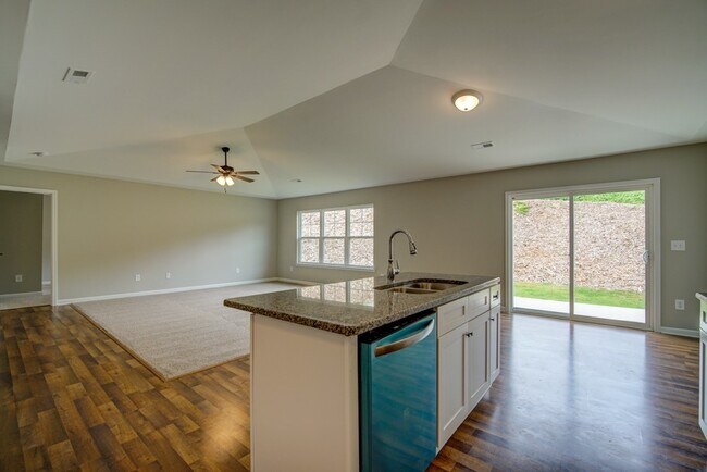 Building Photo - Lovely 3 BR, 2 BA Ranch Home, 2 Car Garage...