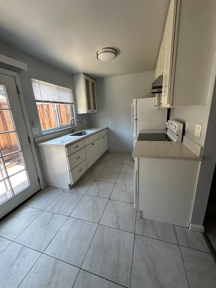 Building Photo - 320 Franciscan Ct