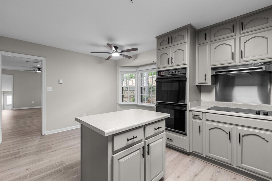 Building Photo - 1305 Hiwan Trail SE