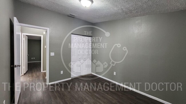 Building Photo - 4BR/2.5BA Tampa Home | Dual Kitchen Areas, Private Bedroom & Fresh Updates