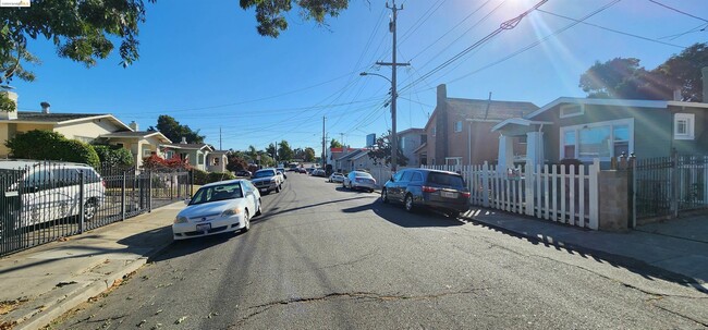 Building Photo - 3607 Ardley Ave