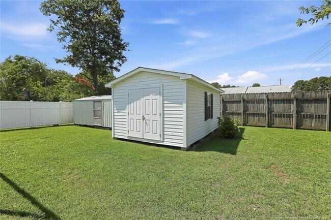 Building Photo - 2902 Cornell Dr