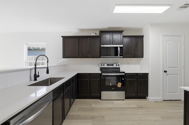 Building Photo - 4001 Cressler Ln