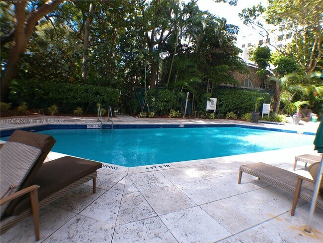 Building Photo - 2951 S Bayshore Dr