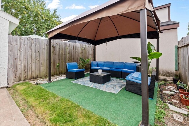 Building Photo - 10327 Gladewood Dr