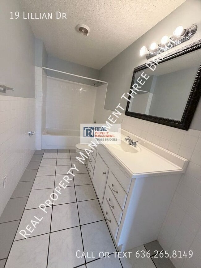 Building Photo - 19 Lillian Dr