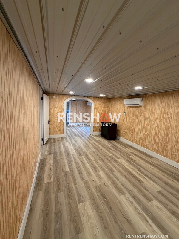 Building Photo - 123 Barham St