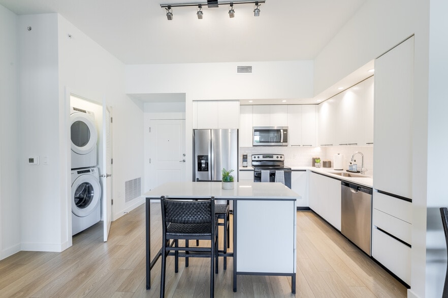 Kitchen - South Pointe Apartments