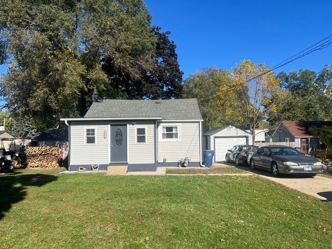 Primary Photo - 512 Montgomery Rd