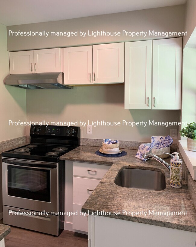 Building Photo - Bright 3 Bedroom Home With Open Layout And Storage Space