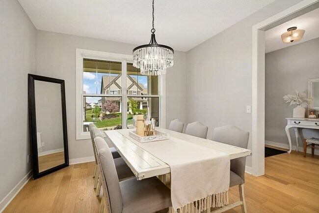 Building Photo - Absolutely stunning woodbury property for lease!