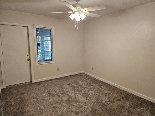 Building Photo - 11 Pillory Cir