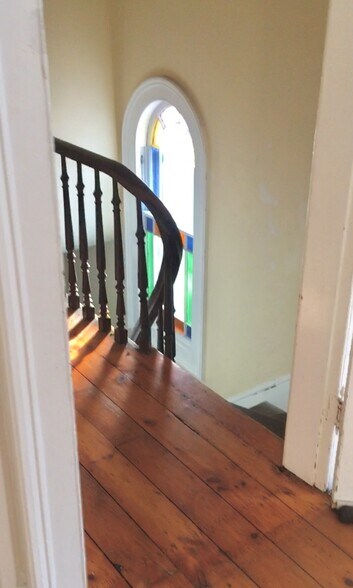 Front entry - upstairs view (going down) - 55 Pearl St