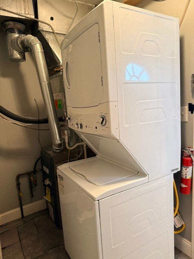 Building Photo - NEW RENTAL!