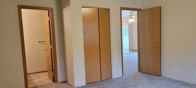 Building Photo - 228 SW Westholm Ave