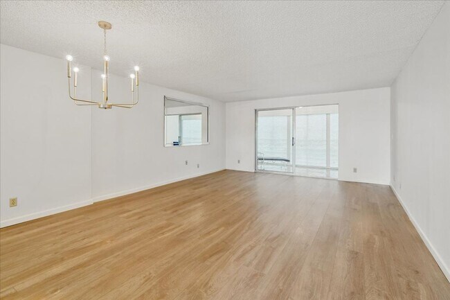 Building Photo - Meadowbrook Lakes View East Condominiums - Dania Beach