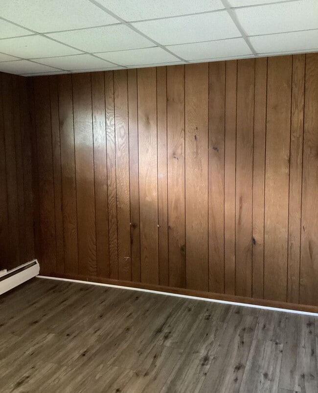 Building Photo - Charming and Well-Maintained 3-Bedroom Dup...