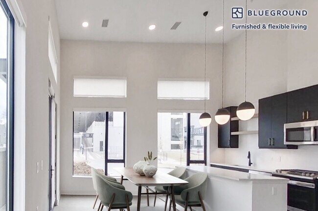 Building Photo - 1580 E 39th Ave