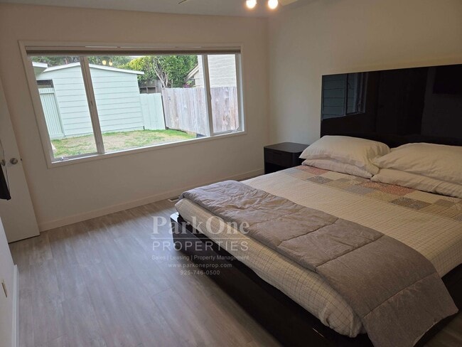 Building Photo - Super Cute Carmel Home Available for Long ...