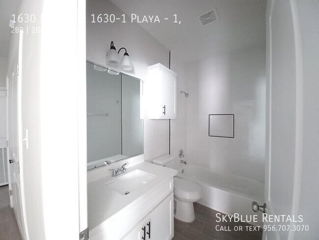 Building Photo - 1630 Playa Dr