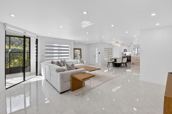 Building Photo - 15322 Strathearn Dr