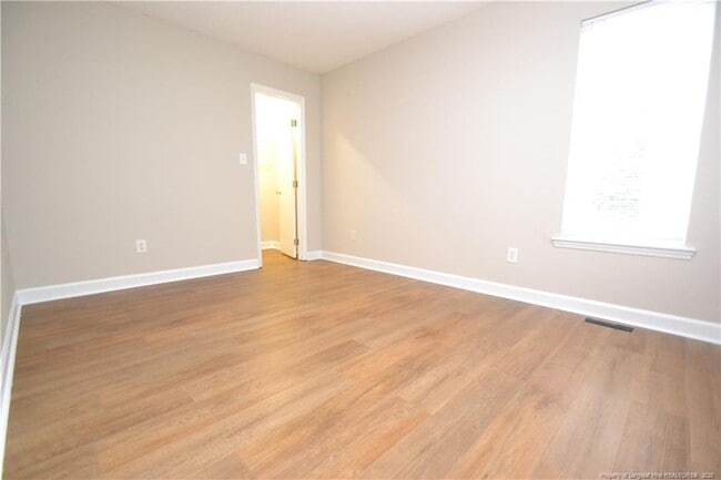 Building Photo - 1512 E Lenoir St