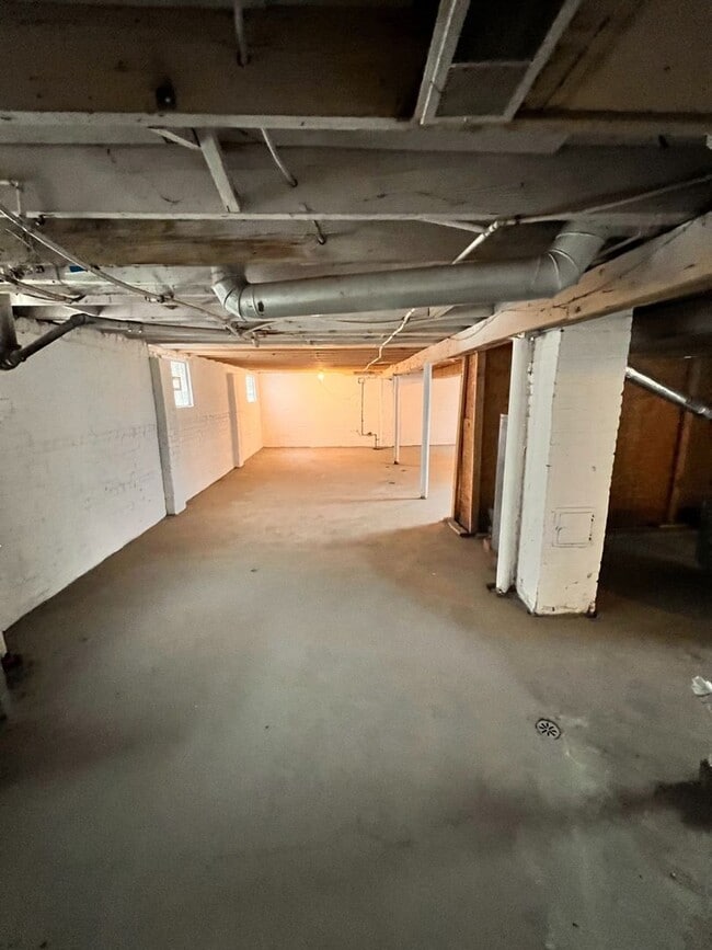 Building Photo - Section 8 welcome