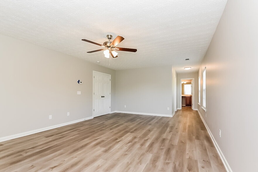 Building Photo - 495 Branch Valley Dr