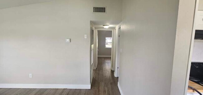 Building Photo - 1208 Lee St