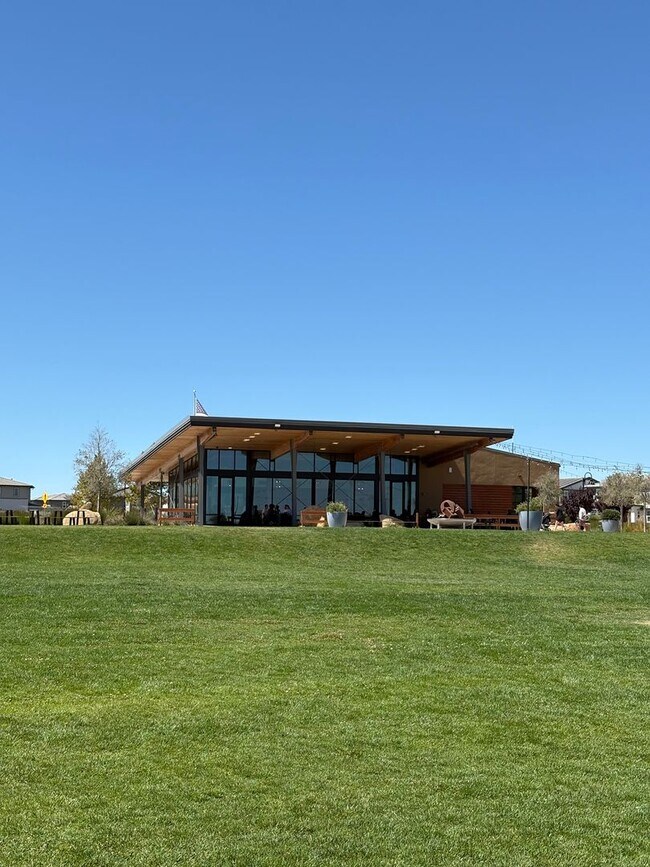 Building Photo - LAKE VIEW