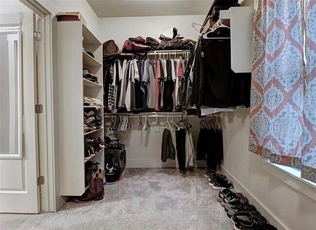 Building Photo - 13 Kiswick Dr