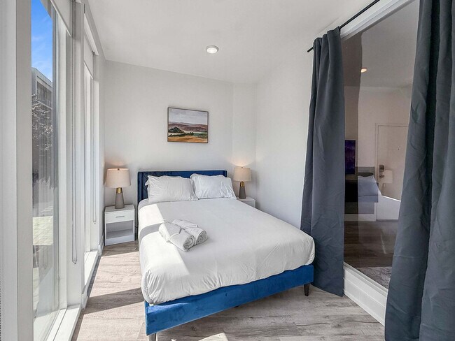 Building Photo - 1214 N American St