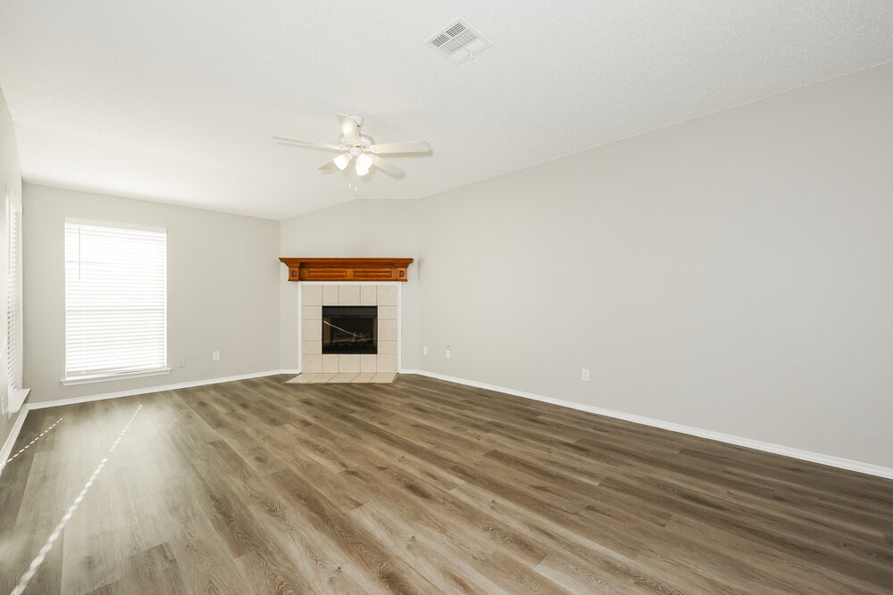 Building Photo - 829 Clear Creek Dr