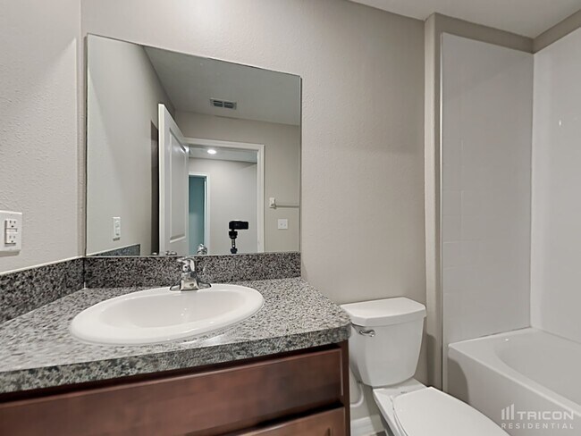 Building Photo - 5151 White Chicory Dr