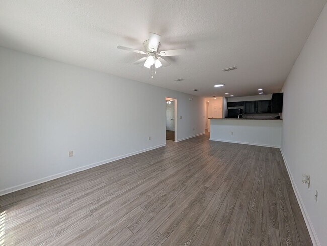 Building Photo - NOW AVAILABLE - 3/2 Duplex on this 12 mo Lease - Conveniently located off Lewis Speedway near St ...