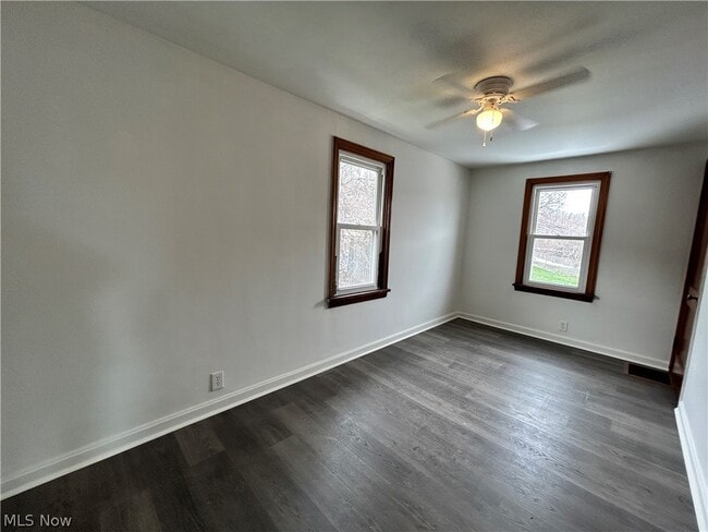 Building Photo - 121 Parr Ave