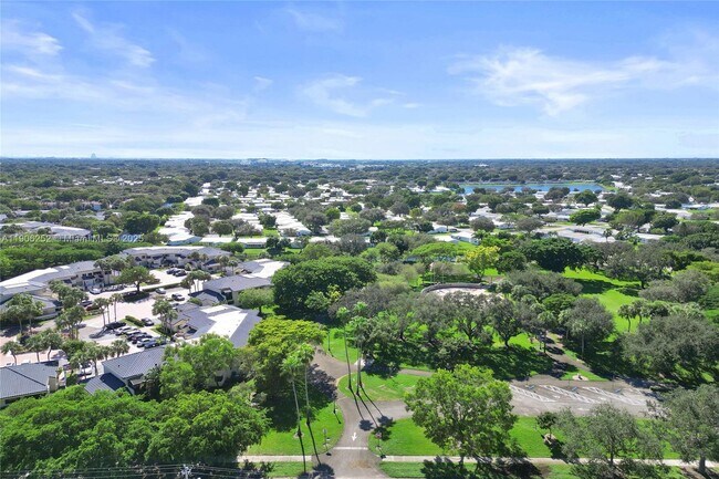 Building Photo - 8137 NW 17th Manor