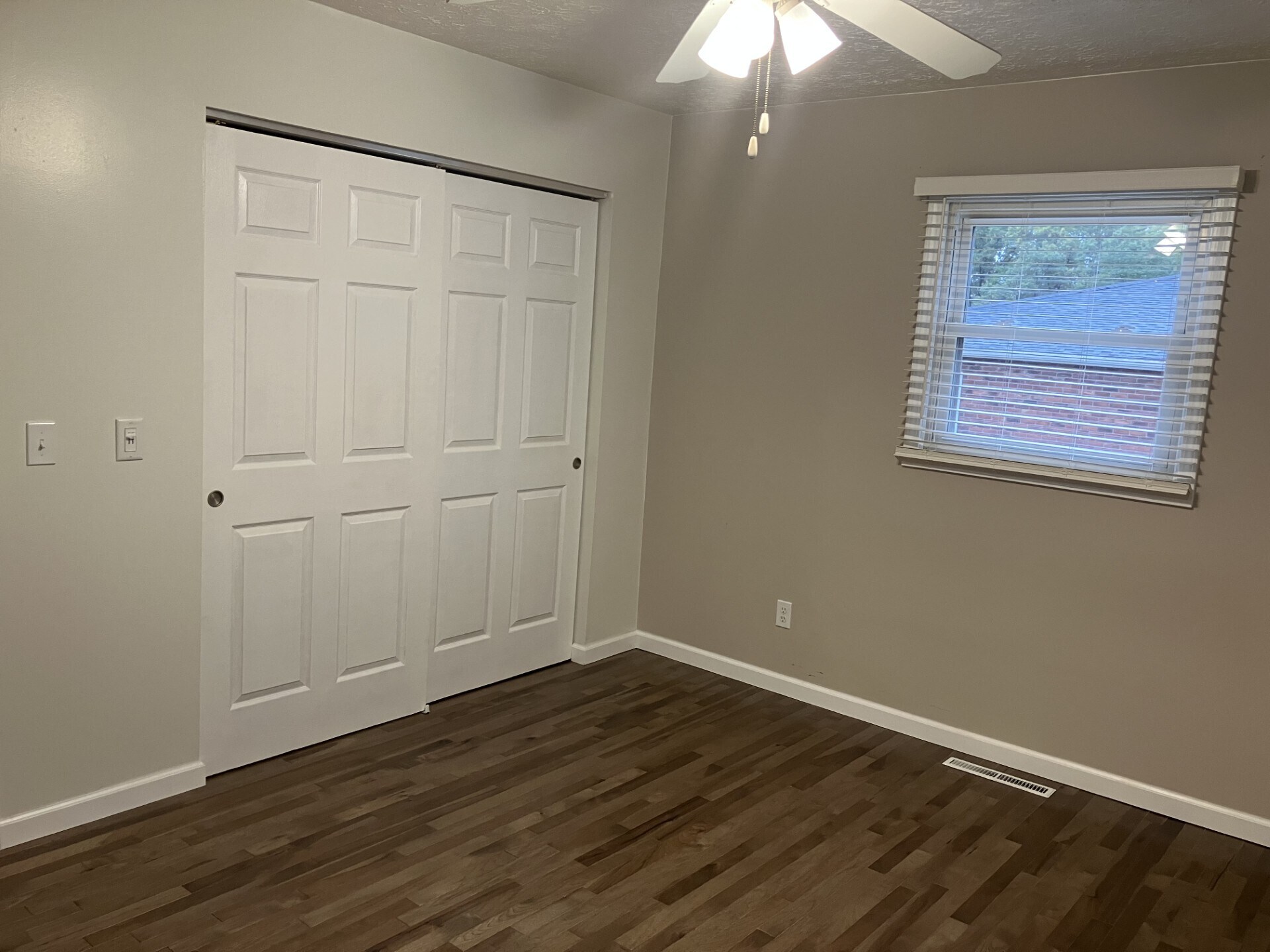 master bed - 144 Brentwood Dr