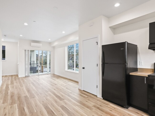 Building Photo - Vancouver Townhouses - Get 1 Month Free!