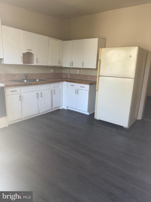 Building Photo - 352 E Airy St