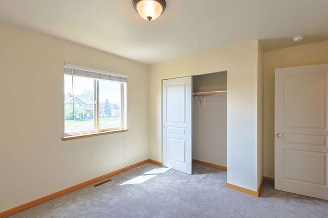 Building Photo - Refined Townhome with Gorgeous Landscaping...