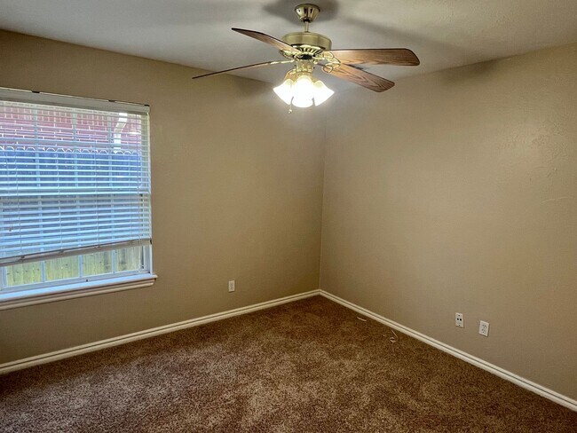 Building Photo - Large 3 Bed 2.5 Bath In Edmond